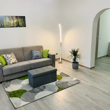 La Casa Nel Con Piscina Apartment *
